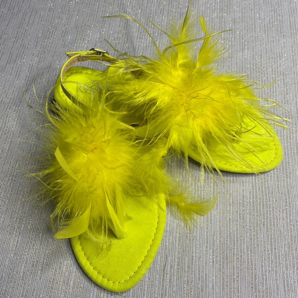 MISS L by LILIANA - women’s yellow sandals with feathers size 5 1/2